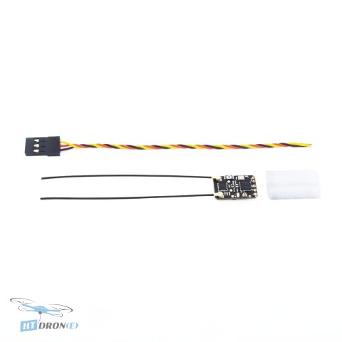 RadioMaster R81 V2 D16 приймач FPV порівняння розміру з аксесуарами